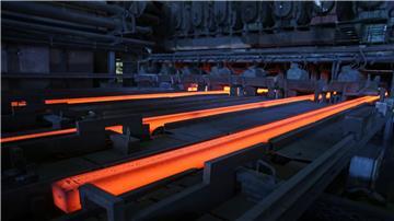 22 Prozent der Betriebe in der norddeutschen Metall- und Elektroindustrie planen laut einer Arbeitgeber-Umfrage Produktionsverlagerungen ins Ausland. Das seien so viel wie noch nie. (Archivbild)