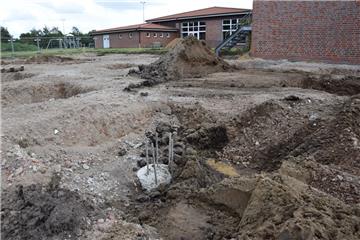28 Bohrpfähle sind in die Erde gebracht worden, um die Standfestigkeit des  Grundschul-Anbaus in Selsingen auf dem moorigen Untergrund zu gewährleisten. 