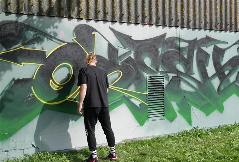 30 Jahre Schulden? Sprayer in Bremen bei illegaler Aktion ertappt!