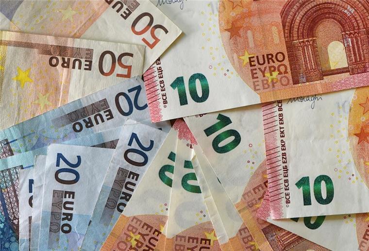 Wespa verlost Geld an Vereine in Bremerhaven und im Cuxland Geldscheine