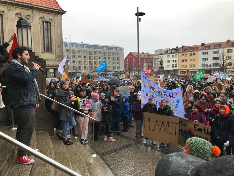 3000 Schüler machen in Bremerhaven bei "Fridays for Future" mit.