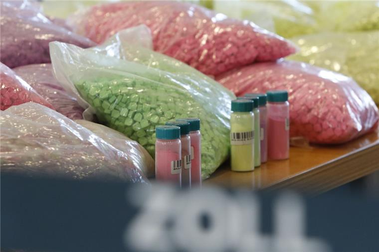 300.000 Ecstasy-Pillen hat der Zoll im August in Wulsdorf gefunden. Im Prozess gegen die Schmuggler sagte nun ein Zollbeamter aus.