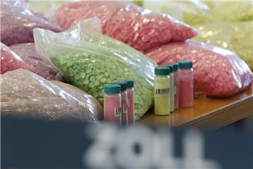 300.000 Ecstasy-Pillen hat der Zoll im August in Wulsdorf gefunden. Im Prozess gegen die Schmuggler sagte nun ein Zollbeamter aus.