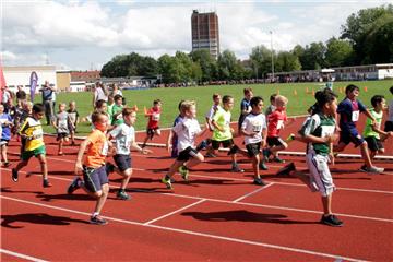 301 Mädchen und Jungen legten sich beim Grundschullauf mächtig ins Zeug.