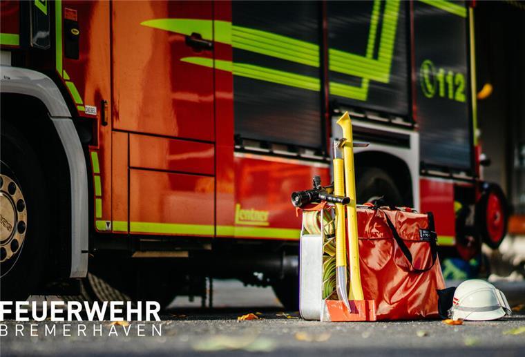 Feuerwehr Bremerhaven: Rettung in der Höhe und Brandbekämpfung zeitgleich Bildunterschrift:.Feuerwehr Bremerhaven_Symbolbild.Bildnachweis:..