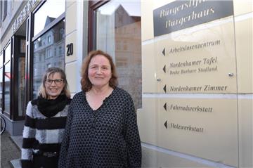 31 Jahre lang hat Maria Groß-Bölting (rechts) das Nordenhamer Arbeitslosenzentrum geleitet. Sie geht nun in Ruhestand. Zum 1. März übernimmt Süntka Janßen (links) die Leitung. 