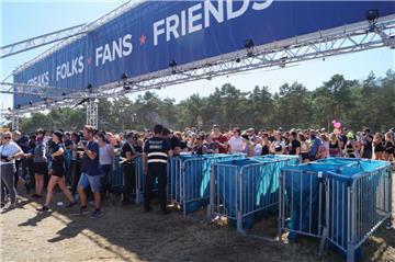 3,2,1: Los geht es auf dem Infield des Deichbrands. Foto: Nobel