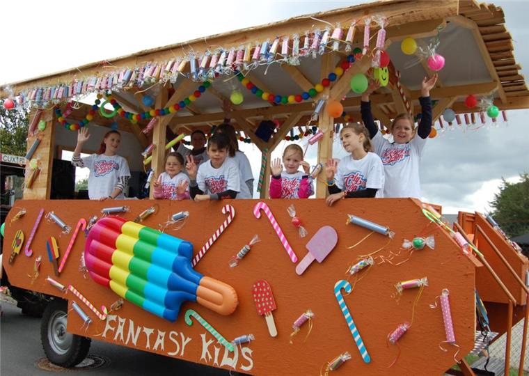 So war der Herbstmarkt in Hagen (mit Fotos) 37 dekorierte Ernte- und Mottowagen beteiligten sich am Festumzug. Es durfte auch genascht werden: Die Fantasy Kids aus Hagen präsentierten ihren Candy-Shop.