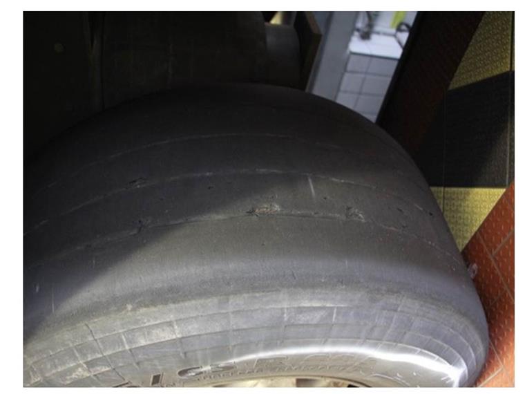 In Bremen aus dem Verkehr gezogen: Sattelzug hat 37 Mängel 37 Mängel wies ein Sattelzug am Mittwochvormittag auf der A1 bei Bremen auf. Einer davon: abgefahrene Reifen.