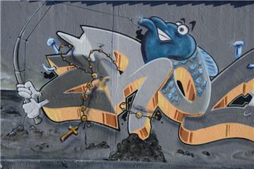 400 Meter feinste Graffitikunst ist an der Oststraße im Fischereihafen zu sehen. 2015 wurde die Wand zum ersten Mal verziert. Im August vergangenen Jahres ist  die Wand komplett neu gestaltet worden. Motto: Fischfabrik.