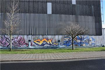 400 Meter feinste Graffitikunst ist an der Oststraße im Fischereihafen zu sehen....