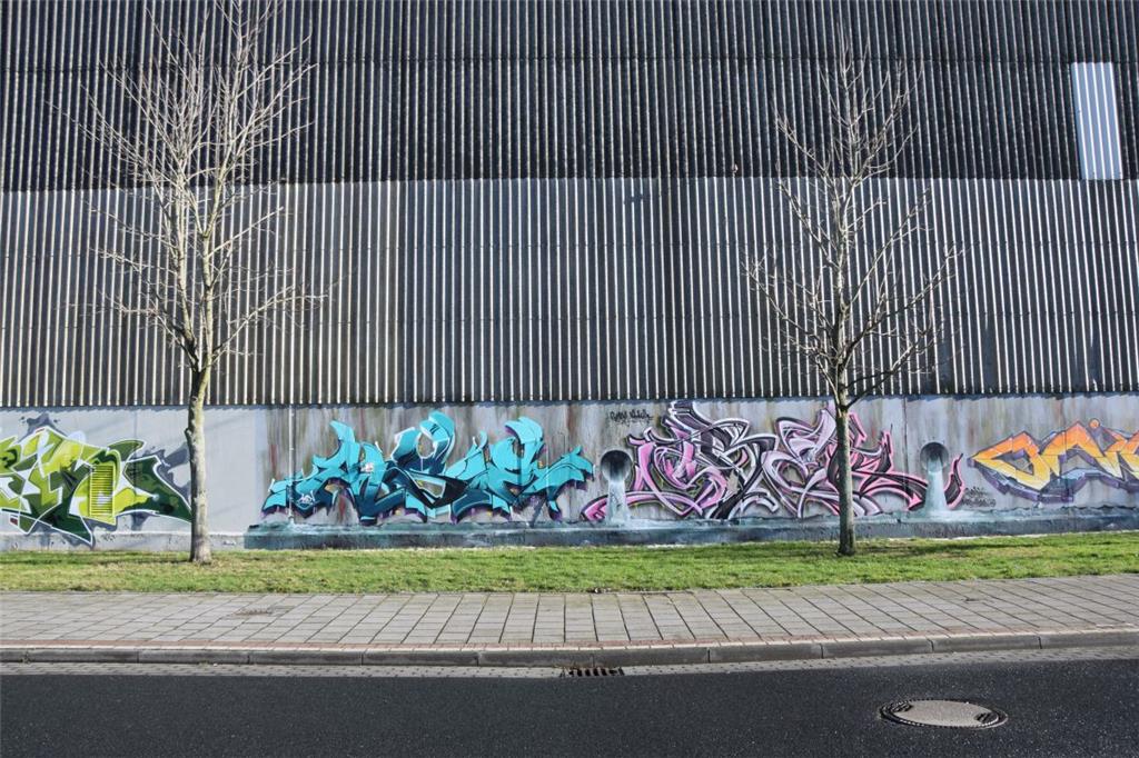 400 Meter feinste Graffitikunst ist an der Oststraße im Fischereihafen zu sehen....