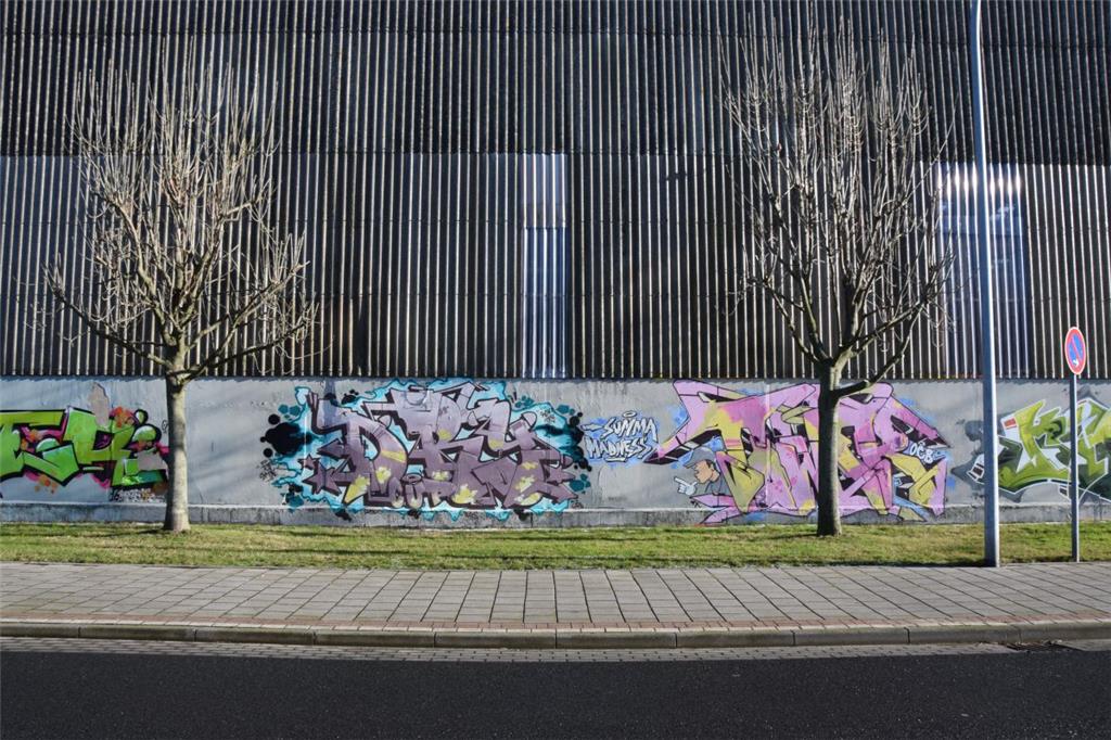 400 Meter feinste Graffitikunst ist an der Oststraße im Fischereihafen zu sehen....