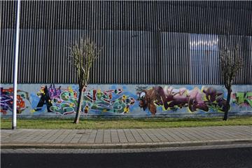 400 Meter feinste Graffitikunst ist an der Oststraße im Fischereihafen zu sehen....
