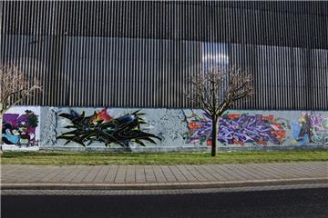 400 Meter feinste Graffitikunst ist an der Oststraße im Fischereihafen zu sehen....