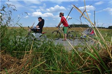 420 Kilometer in sieben Tagen – das ist das Ziel von Matthias Klei. Mit dabei ist unter anderem Assistent Daniel Fort.