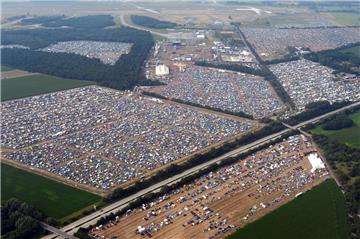 50.000 Deichbrand-Fans können sich freuen: Gemeinde und Veranstalter wollen das Rockspektakel langfristig in Wanhöden halten. Ende des Jahres soll der Vertrag unterschriftsreif sein. 