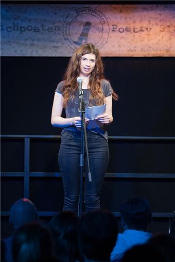 Hilke Berndsen aus Bremen gewinnt Poetry Slam im Pferdestall