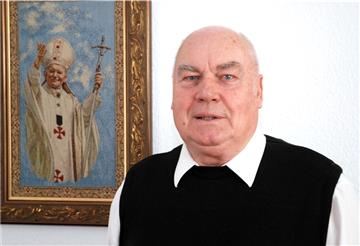 60 Jahre Priester in der katholischen Kirche und alles andere als das, was man einen Ruheständler nennt: Marian Talaska. Jetzt feierte er in Loxstedt.