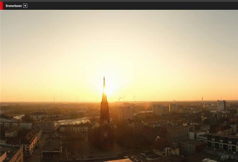 6.40 Uhr: Die Sonne lugt hinter der „Großen Kirche“ hervor.