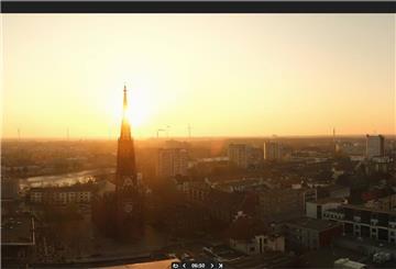 6.50 Uhr: So traumhaft schön begann der Tag am Dienstag in Bremerhaven. Die neue Super-Webcam auf dem Columbus Center fängt solche Bilder ein - und sie sind auf dem dazugehörigen Portal auch im Nachhinein zu genießen.