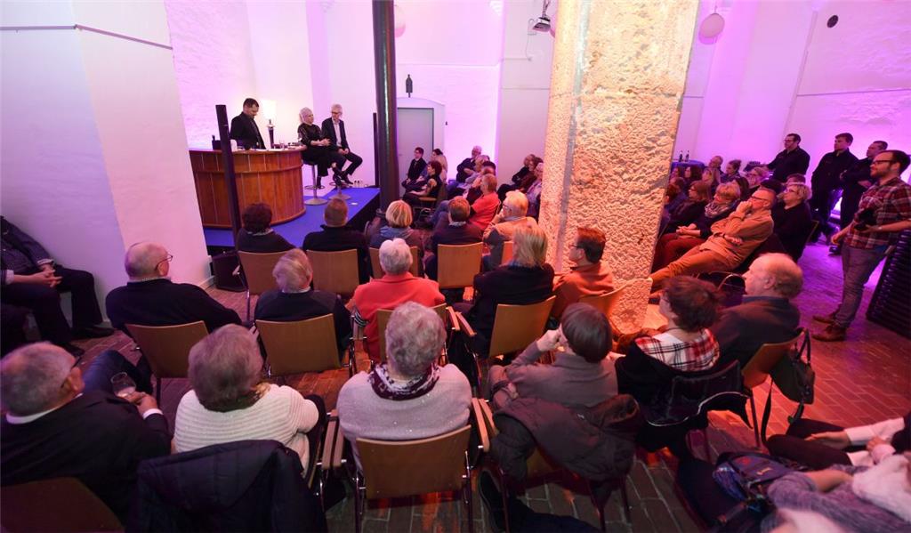70 Glückliche hatten per Verlosung eine Karte für den Abend gewonnen.