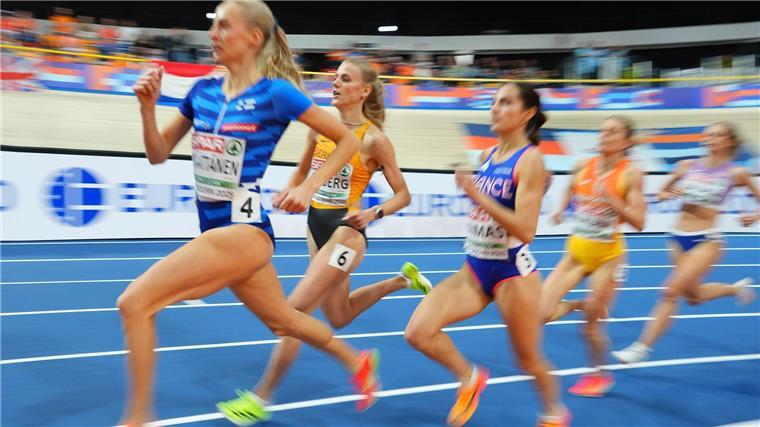 800-Meter-Läuferin Majtie Kolberg (Zweite v. l.) ist im Vorlauf überraschend ausgeschieden.