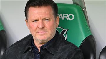 96-Coach Christian Titz trifft auf seinen Ex-Club. (Archivbild)