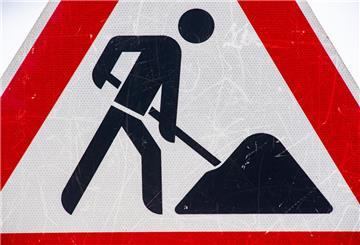 Baustellenschild. Ab 6. Oktober ist die Kreisstraße 21 zwischen Lamstedt und Bröckelbeck wegen Radwegbauarbeiten voll gesperrt.