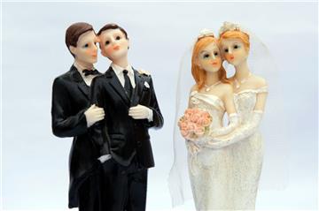 Ab dem 1. Oktober können gleichgeschlechtliche Paare standesamtlich heiraten oder ihre Lebenspartnerschaft in eine Ehe umwandeln lassen. Doch in Bremerhaven gibt es Probleme.