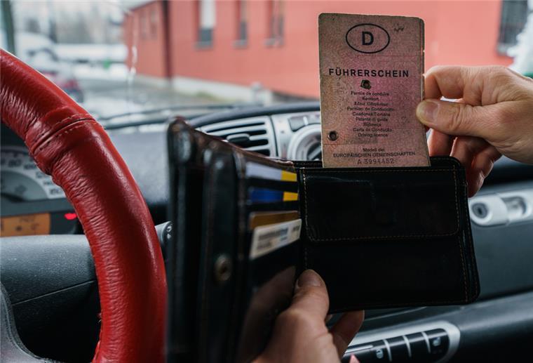 Führerscheinumtausch in der Wesermarsch: Die Gnadenfrist läuft ab Ab dem 19. Juli ist unter anderem der rosafarbene Führerschein ungültig – zumindest für die Geburtsjahrgänge 1953 bis 1958. Die sollten sich nun sputen und den alten Schein gegen den neuen umtauschen.