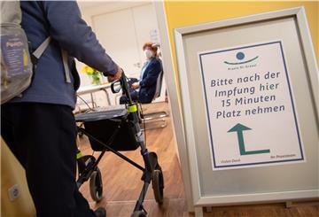 Ab Dienstag werden rund 35.000 Hausärzte mit den Corona-Impfungen loslegen.