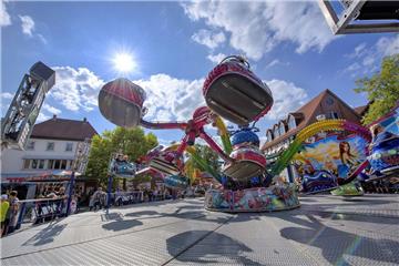 Ab Freitag geht es rund in Zeven. Das „Stadtzauber“-Wochenende vereint zum fünften Mal Jahrmarkt, Stadtfest und Shopping mit Aktionen wie dem Bürgerfrühstück, dem Entenrennen und einem Boule-Turnier. 