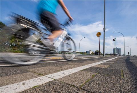 Ab Mittwoch soll auf der Kennedybrücke in Bremerhaven gepinselt werden.