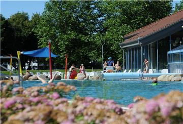 Ab Mittwoch werden in der Wesermarsch die Corona-Regeln anlässlich der stabilen Inzidenz unter 35 gelockert. Unter anderem wird das Freibad in Nordenham wieder öffnen.