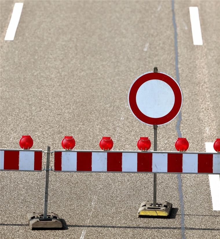 Breddorf: Straße wird wegen Bauarbeiten gesperrt Ab Montag bis zum 2. November ist die Ostersoder Straße in Breddorf wegen Bauarbeiten gesperrt.