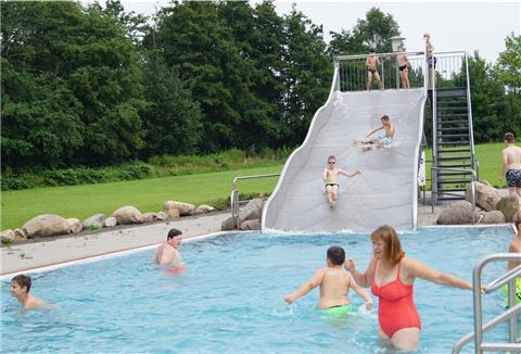 Ab Montag darf im Freibad des Störtbekerbads wieder geschwommen werden - aber nur mit Sicherheitsabstand.