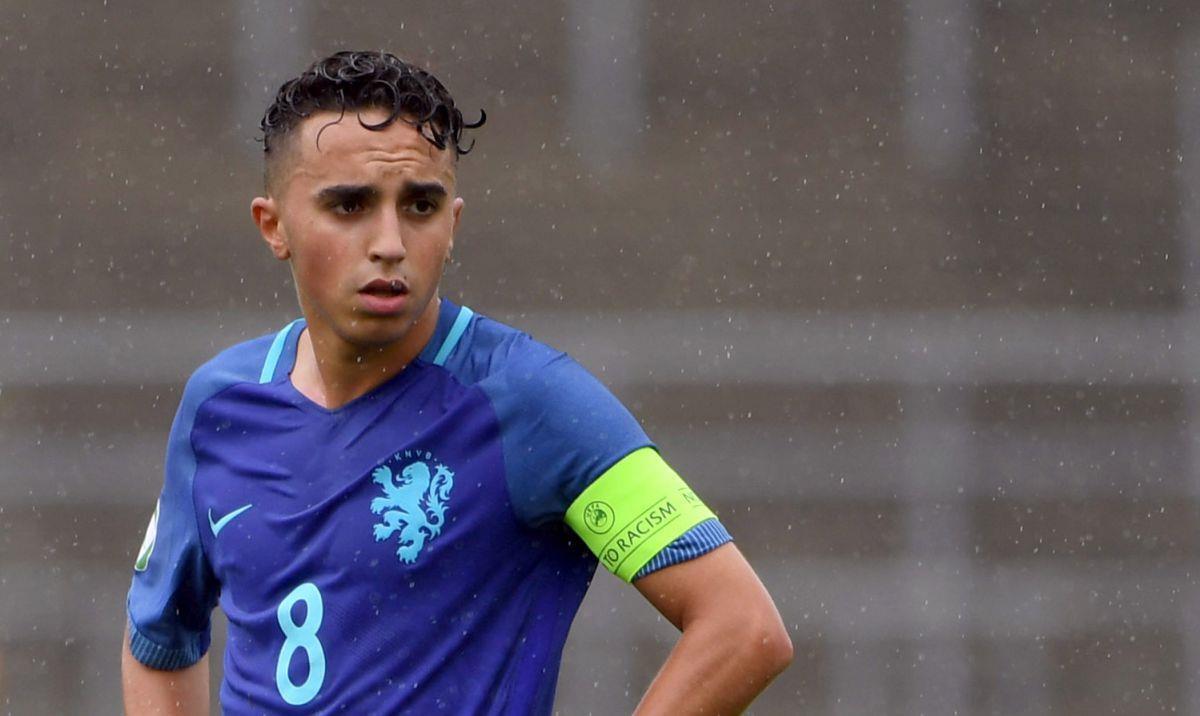 Abdelhak Nouri, der am 8. Juli 2017 bei einem Freundschaftsspiel gegen Werder Bremen einen plötzlichen Herzstilland erlitten hatte, liegt noch immer in einer Art Wachkoma in einem Amsterdamer Krankenhaus.