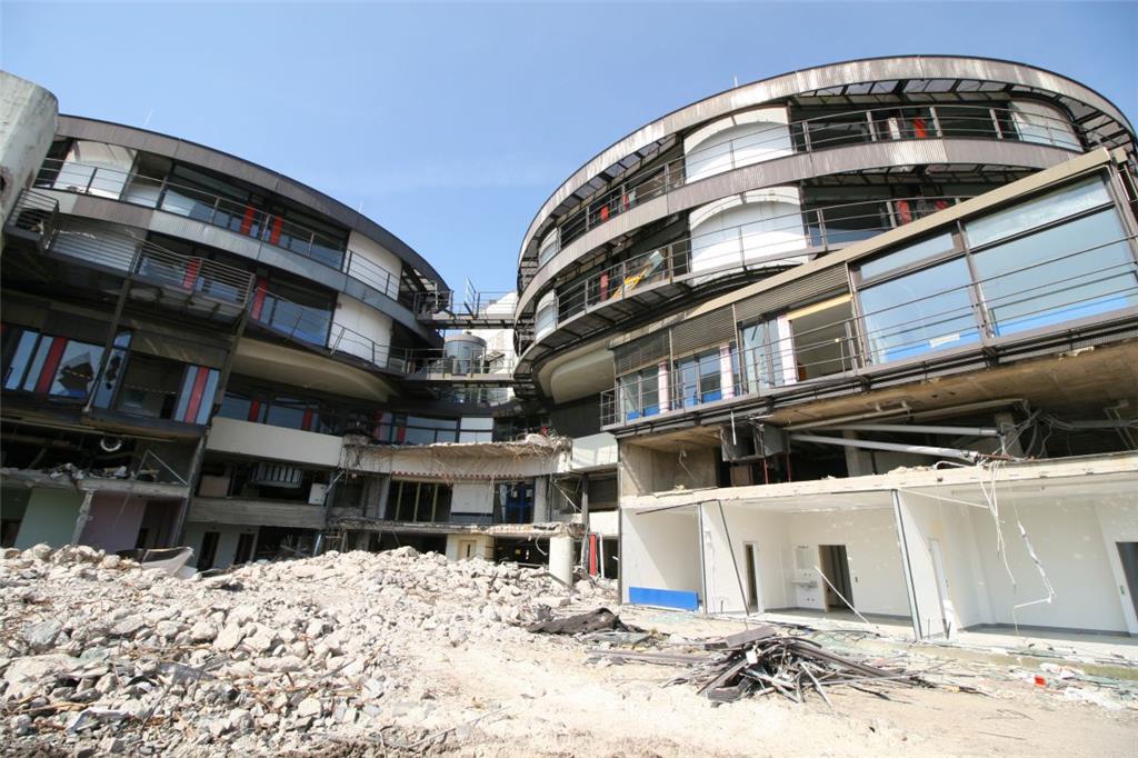 Abrissarbeiten am alten Nordenhamer Krankenhaus. Foto: Lorenz