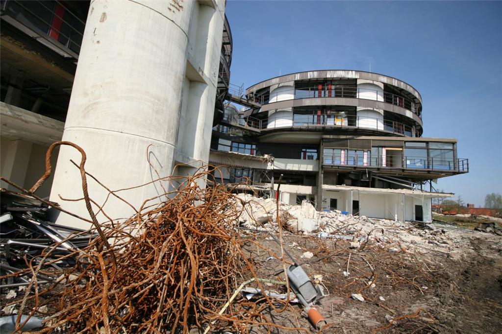 Abrissarbeiten am alten Nordenhamer Krankenhaus. Foto: Lorenz