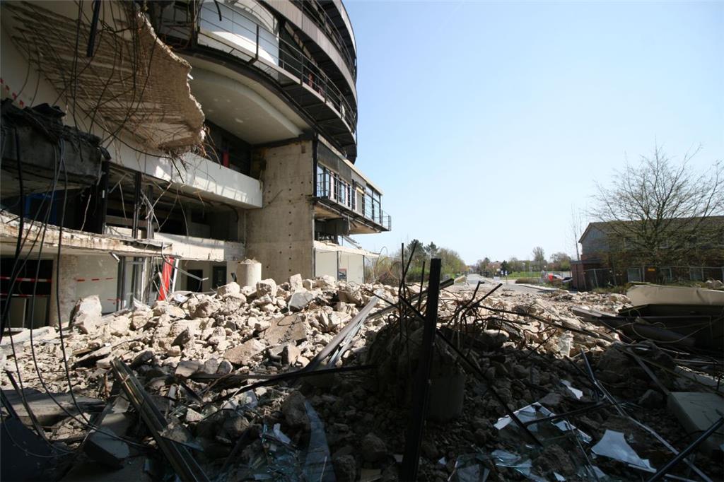 Abrissarbeiten am alten Nordenhamer Krankenhaus. Foto: Lorenz