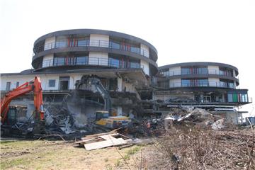 Abrissarbeiten am alten Nordenhamer Krankenhaus. Foto: Lorenz