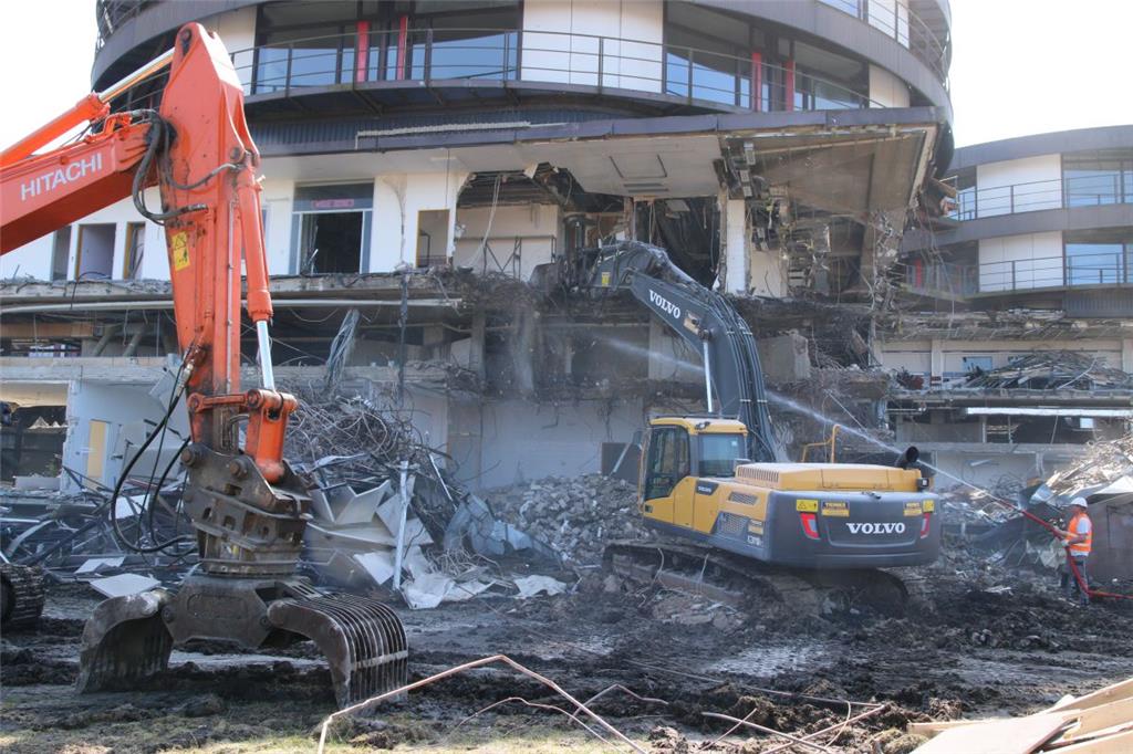 Abrissarbeiten am alten Nordenhamer Krankenhaus. Foto: Lorenz