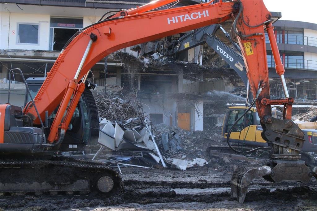 Abrissarbeiten am alten Nordenhamer Krankenhaus. Foto: Lorenz