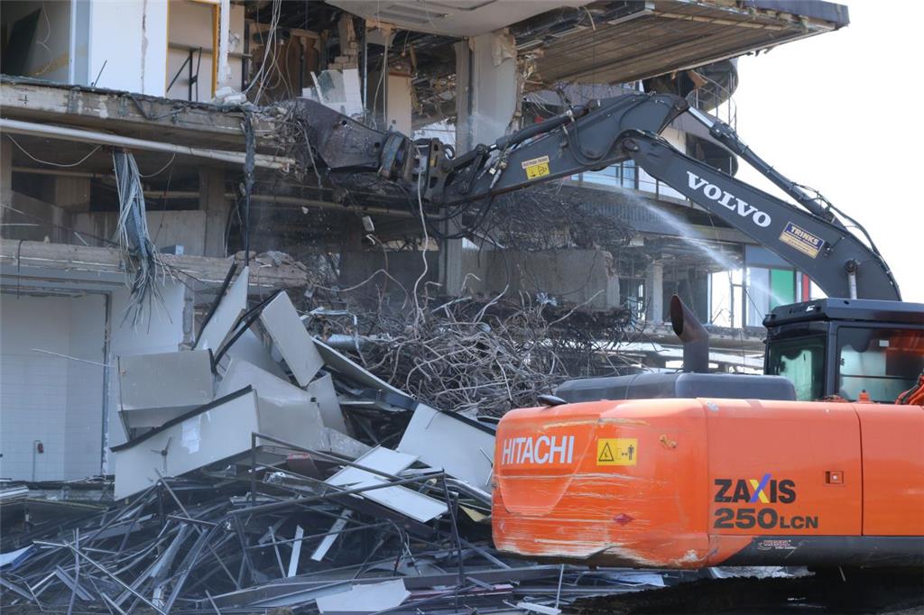 Abrissarbeiten am alten Nordenhamer Krankenhaus. Foto: Lorenz