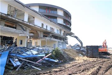 Abrissarbeiten am alten Nordenhamer Krankenhaus. Foto: Lorenz
