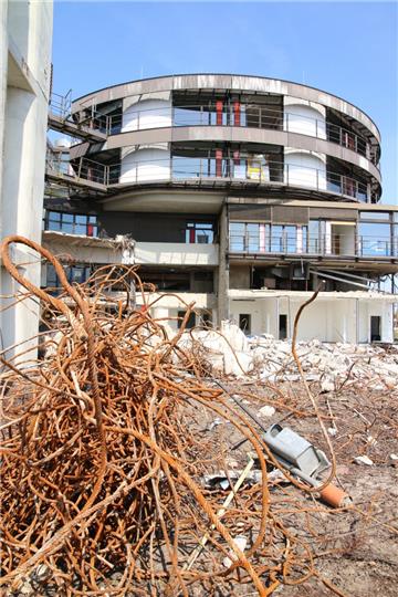 Abrissarbeiten am alten Nordenhamer Krankenhaus. Foto: Lorenz