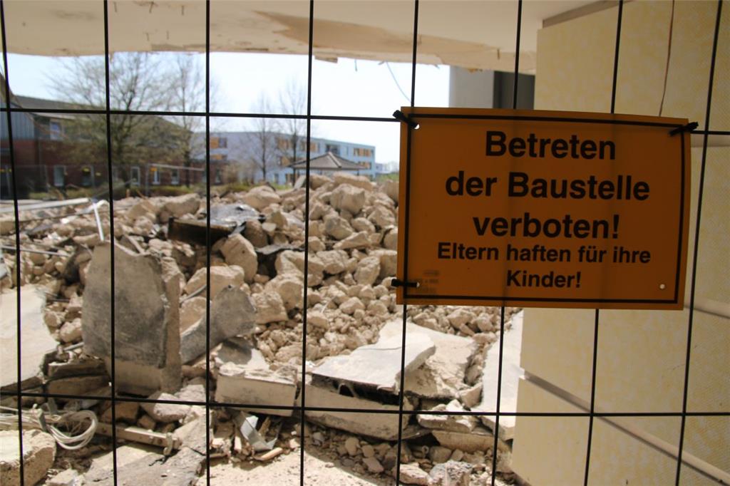 Abrissarbeiten am alten Nordenhamer Krankenhaus. Foto: Lorenz