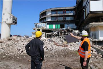 Abrissarbeiten am alten Nordenhamer Krankenhaus. Foto: Lorenz