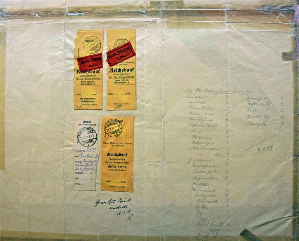 Abschnitte der Notpaketkarten mit Stempel und Absender stehen auf der Rückseite ...